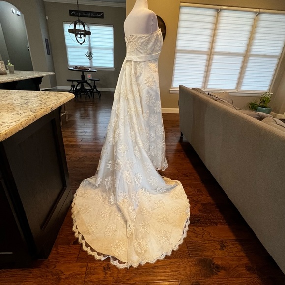 David’s Bridal Wedding Dress Size 18W Solid Ivory Lace Beaded Strapless 9T9211 - Picture 6 of 16